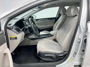 Camioneta Usada Barata 2020 con Tracción Delantera, Volante a la Izquierda, Asientos de Cuero, Techo Panorámico, Motor 4.5L V8, Automática, Portaequipajes de Aluminio en el Techo, en Buen Estado - Product Image 4