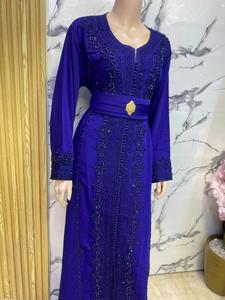 Elegante Vestido Maxi Kaftán con Estampado Floral Bordado, Cintura Natural, Corte en A, Cuello en V, Manga Larga, Casual, Crepé, Antiencogimiento, Estilo Vintage - Product Image 3