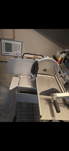 Cortadora automática A 404 usada con transportador de acero inoxidable para plantas de procesamiento de carne a precio económico - Product Image 2