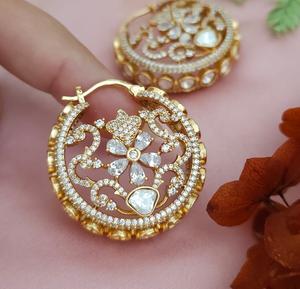 Boucles d'oreilles élégantes de haute qualité plaquées or, aspect moderne, pierres en moissanite, collections pour femmes et filles, pour les mariages et les fêtes - Product Image 2