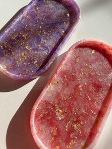 ถาดเรซิ่นตกแต่งหลากสี ถาดจัดระเบียบเครื่องสำอาง ของตกแต่งบ้าน ถาดเรซิ่นทรงรี ถาดวางของบนโต๊ะเครื่องแป้ง คุณภาพสูง - Product Image 4