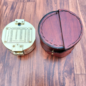 เข็มทิศทองเหลืองโบราณสำหรับการเดินป่าและตั้งแคมป์เคสอลูมิเนียมพร้อมจอแสดงผลหน้าปัดชี้สำหรับตกแต่งบ้านและของขวัญ - Product Image 6