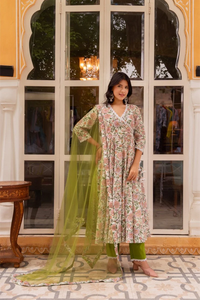 Conjunto Angrakha de Algodón con Estampado a Mano SUNHARI Aamira con Dupatta de Malla, Kurta de Algodón Puro con Estampado Floral y Pantalones, Ropa Étnica para Mujer - Product Image 5