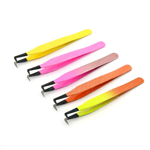 Pinzas de volumen de pestañas con punta de fibra de precio al por mayor pinzas de extensión de pestañas rusas delgadas de 90 grados con agarre antideslizante y embalaje suave - Product Image 1