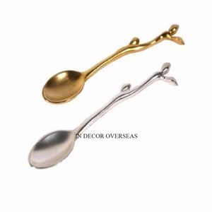 Cuchara pequeña de acero inoxidable pulido brillante plateado con textura martillada y juego de cubiertos populares con mango floral de color dorado y negro - Product Image 5