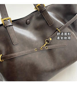 Grand sac fourre-tout en cuir PU pour femmes avec quincaillerie dorée, intérieur spacieux, sac à main élégant pour le travail, les voyages, la mode quotidienne - Product Image 1