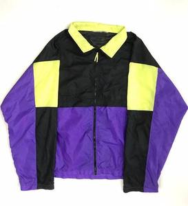 Veste coupe-vent sportive pour homme avec un design respirant et durable, adaptée à toutes les activités de plein air - Product Image 5