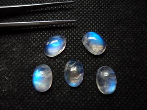 พลอยมูนสโตนสีรุ้งธรรมชาติ รูปทรงรีเรียบ คุณภาพสูง ได้รับการรับรอง สำหรับทำเครื่องประดับ - Product Image 5