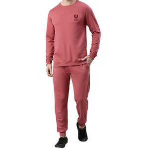 Conjunto deportivo transpirable y cómodo de dos piezas para hombre, ideal para gimnasio, correr y entrenamiento físico. - Product Image 1