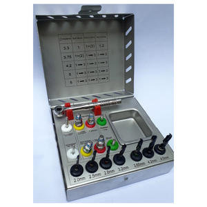 Kit chirurgical universel pour implants dentaires en acier inoxydable avec clé dynamométrique et 16 vis de la société Metal Med Corporation - Product Image 6