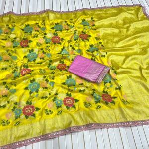 Sari VASTRA COTTAGE Premium de Khadi Georgette Jacquard con Tejido Meenakari, Pallu Rico Teñido a Mano y Blusa en Contraste - Product Image 2