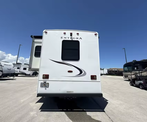 Autocaravana Entegra Coach Vision 31V 2021 2020 2019, Remolque de Viaje Ajustable para 4-6 Personas - Product Image 2