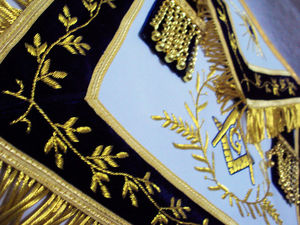 2025 Top vente maître maçon Lodge tissu carré maçonnique tablier taille personnalisée maçonnique broche logo personnalisé Service OEM - Product Image 3