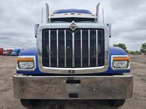 OFERTA ESPECIAL: Camión Semirremolque HX Sleeper 2022 USADO EN EXCELENTES CONDICIONES - Dormitorio de 73 pulgadas con techo medio, 565 HP, transmisión manual de 18 velocidades, envío puerta a puerta - Product Image 1