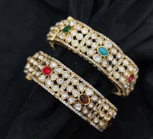 Elegante pulsera de latón pulido dorado mate a la moda para bodas, fiestas, opciones de tamaño 2,4 2,6, regalo de joyería de moda - Product Image 1