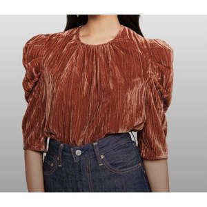LEYDEN Top de mujer de poliéster con mangas abullonadas de terciopelo arrugado marrón, talla pequeña - Product Image 1