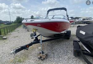 215 SE, un Popular Yate Deportivo de Fibra de Vidrio de 21 Pies, Ligero, Modelo 2023-2026, para 6 Personas, Ideal para Navegar, Surfear y Bucear - Product Image 2