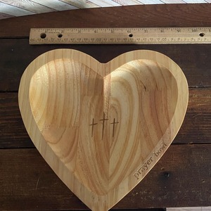Cuenco de Oración de Madera en Forma de Corazón Hecho a Mano de la Mejor Calidad para Meditación, Rituales de Sanación y Regalo Espiritual Disponible al Mejor Precio - Product Image 5