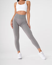 Productos más vendidos personalizados 2024, mallas de yoga sin costuras de talla grande para entrenamiento de cintura alta sólido gris claro - Product Image 5