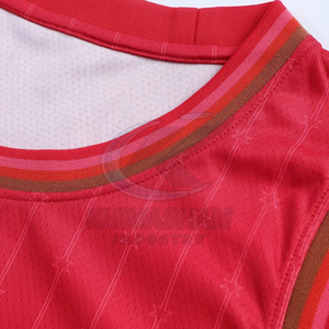 Nouvel uniforme de basketball élégant en polyester avec couleurs personnalisées et designs uniques, tissu respirant pour l'identité et la performance de l'équipe - Product Image 4