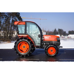 Genuine New and Used Kubota M7040 4x4 Agricultural Tractor for Farming Soil <b>Cultivation</b> and Commercial Applications - Product Image 5