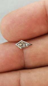 Diamante Cultivado en Laboratorio de Corte Cometa de 0.40 Ct, Color Champán Claro, para la Fabricación de Colgantes, Color Fantasía, Proveedor de Diamantes Sueltos Ecológicos - Product Image 4