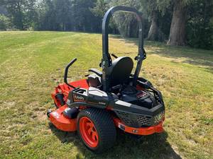 Tondeuse autoportée Kubota Z252 2026 – Puissance, précision et performance professionnelle pour la tonte des pelouses - Product Image 4