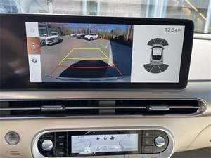 Genesis GV60 2024 Estándar, Auto Eléctrico con Tracción Delantera, Autonomía NEDC de 501-600 km, Motor de 300 kW, Batería de 90-110 kWh, Origen EE. UU. - Product Image 6