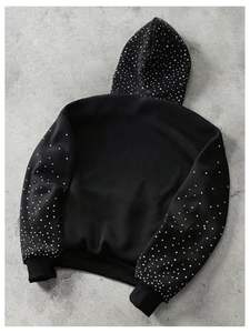 Sweat à capuche personnalisé pour homme en noir avec strass |   Streetwear Premium |   Vente en gros pour la revente |   Fabricant et fournisseur de vêtements OEM - Product Image 2