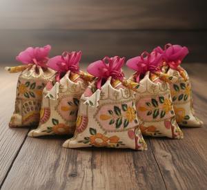 กระเป๋าผ้าไหมปักลายซาร์โดซีทำมือจากราชสถาน สำหรับงานแต่งงาน ฮัลดี ฮีน่า ซันจีต นิกาห์ โอนัม ปอนกัล  ถุงของขวัญสำหรับแจกแขก - Product Image 4