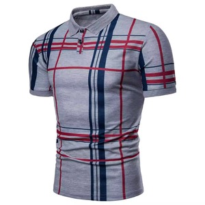 Polo décontracté pour homme à imprimé à carreaux gris rouge bleu à manches courtes coupe ajustée pour le golf - Product Image 1