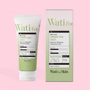 Mousse nettoyante hydratante au thé vert CICA, une mousse nettoyante hydratante pour le soin du visage - Product Image 1