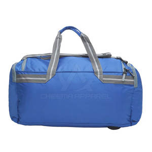 Bolsa de lona de tela resistente con asas reforzadas diseñada para un rendimiento duradero en viajes, gimnasio, deportes y uso diario. - Product Image 2