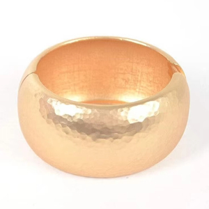 Bracelet à breloques vintage en alliage de luxe sans ternissement Bracelet à main Bijoux plaqué or 18 carats Bracelet large pour femmes - Product Image 1