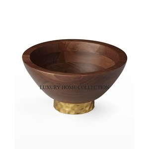 Elegante cuenco de madera con un acabado metálico pulido de textura suave perfecto para servir frutas frescas o guarniciones en la cena - Product Image 3