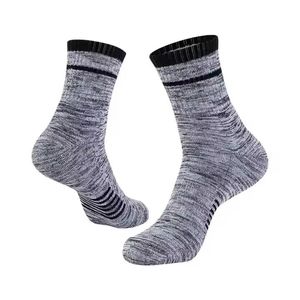 Chaussettes pour femmes Nouveau style de tricot en coton de haute qualité, doux et respirant, antidérapantes, élastiques, colorées et à la mode - Product Image 5
