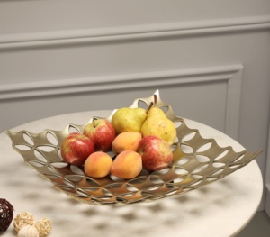 Plateau de service moderne en métal ondulé doré, bol de centre de table décoratif pour collations, fruits et décoration de table - Product Image 4