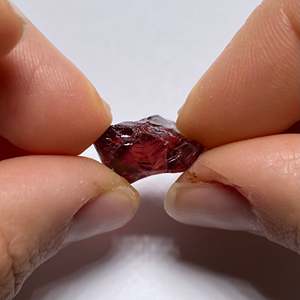 Pierre précieuse naturelle œil de chat grenat rouge, forme cœur, 8 mm, polie, haute qualité, pierre minérale - Product Image 3
