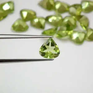 Superbe qualité naturelle 8mm péridot à facettes coeur coupe pierre semi-précieuse cristal guérison pierre lâche pour la fabrication de bijoux à bricoler soi-même - Product Image 1