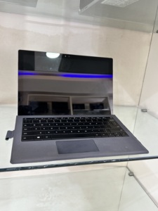 6th Gen bề mặt <span class=keywords><strong>Pro</strong></span> <span class=keywords><strong>4</strong></span> <span class=keywords><strong>Core</strong></span> <span class=keywords><strong>i5</strong></span> kinh doanh máy tính xách tay với 8GB RAM và 256GB SSD lưu trữ. - Product Image 3