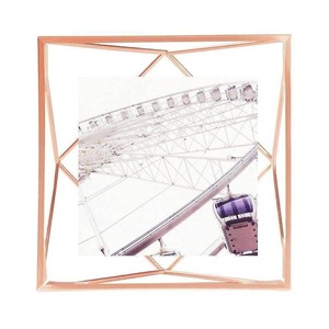 Cadre photo moderne en métal doré pour la présentation de table élégante de la maison et la décoration intérieure du salon - Product Image 5