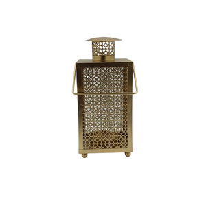 Lanterne en fer décorative de festival avec poignée ensemble de 3 lanternes à bougie en métal couleur or de taille moyenne pour la décoration de la maison - Product Image 1