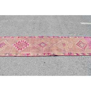 Tapis turc vintage de 2,5 x 11,5 pieds, tapis de couloir, tapis persan Herki rose - Product Image 3