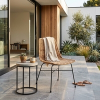 Chaise de salle à manger moderne en rotin tressé au miel naturel, écologique et imperméable pour l'aménagement extérieur de patio