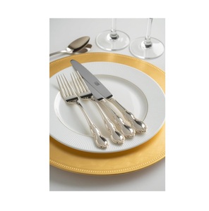 ชุดช้อนส้อมสแตนเลสสีเงินสำเร็จรูปสร้างขึ้นเพื่อความเงางามอย่างสง่างามและนำเสน่ห์ระดับพรีเมียมมาสู่เครื่องครัวของคุณ - Product Image 1