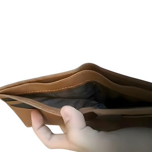 Portefeuille en cuir véritable de qualité supérieure pour homme, design fin texturé avec plusieurs emplacements pour cartes et fenêtre d'identité, accessoire élégant pour homme - Product Image 5