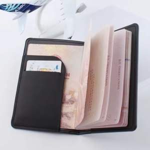 Porte-passeport en cuir RFID de qualité supérieure Portefeuille de voyage élégant, durable et prêt pour le voyage et cadeau parfait pour les Jetsetters - Product Image 2