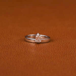 แหวนหมั้นเพชร CVD ประดับด้วยเม็ดกระสุนที่ได้รับการรับรอง18KT ทองคำสีขาวทึบแหวนโซลิแทร์ริเล็ตขนาดใหญ่บางได้รับการรับรองจากห้องแล็บ - Product Image 1