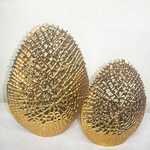 Jarrón de metal dorado hecho a mano con diseño de corte abstracto, jarrón de metal inspirado en el arte moderno para decoración del hogar, ocasiones de aniversario - Product Image 6