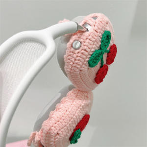Housse de protection en coton crocheté rouge cerise pour fraises, personnalisable en gros - Product Image 3